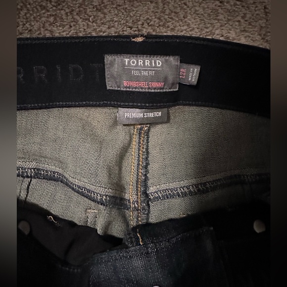 NWOT Torrid bombshell skinny raw hem super skinny - Picture 7 of 9